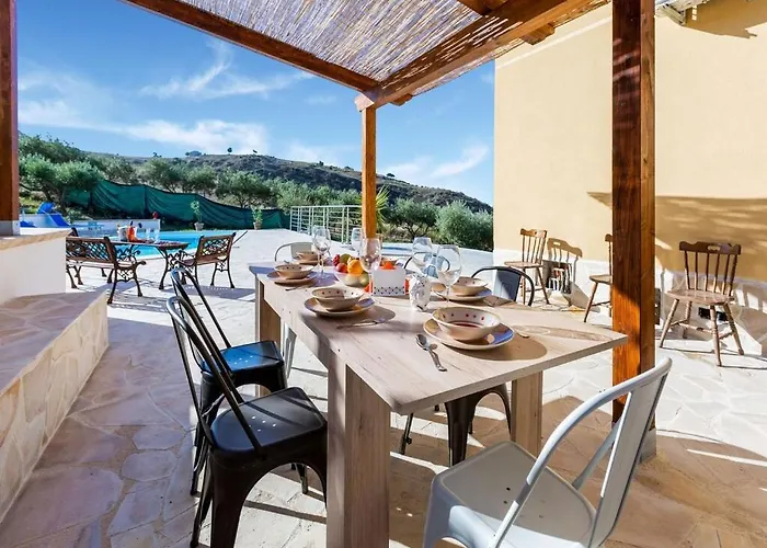 Family-friendly Sicily Вилла Реальмонте