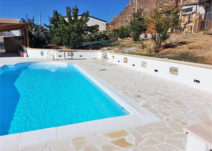 Family-friendly Sicily Вилла Реальмонте